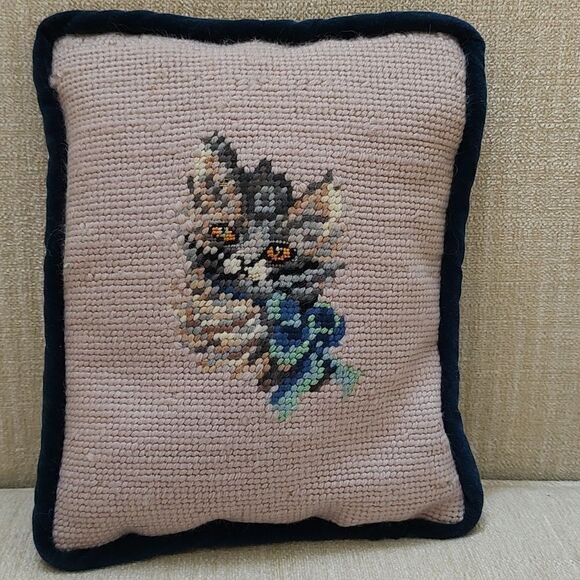 Vintage Needlepoint Gray Tabby Kitten Pillow Blue Velvet Backing - Picture 1 of 8